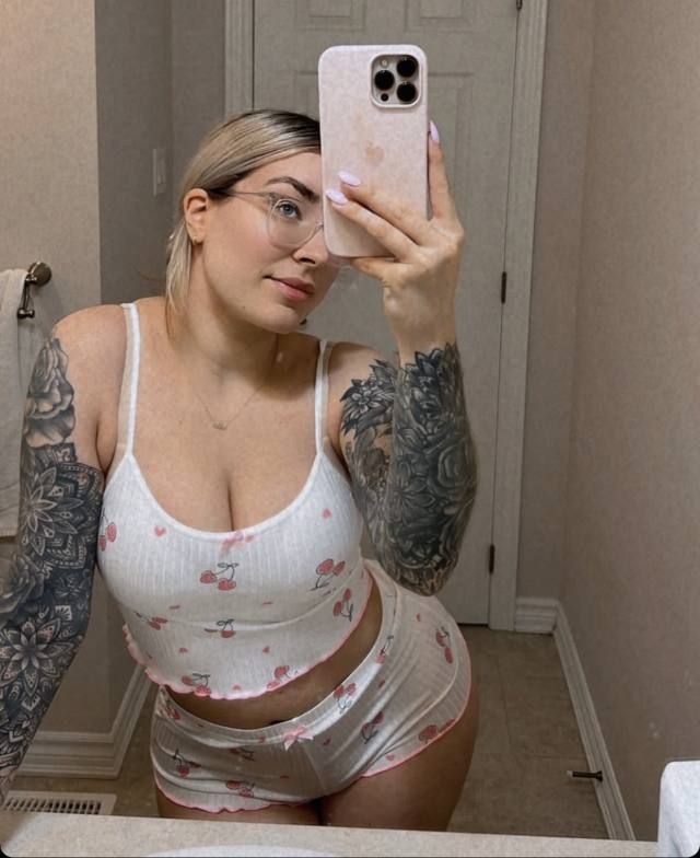 Hey lovebirds! Hii 👋I am Jenny , your massage and fun therapist 💋HMU for more inquires ❤️ - Image 3